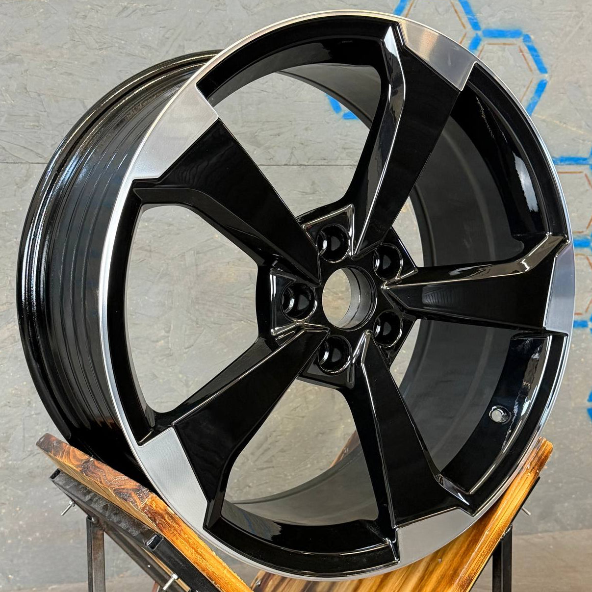 Jantes XE351 19 pouces 5x112 Noir Face Polie Brillant